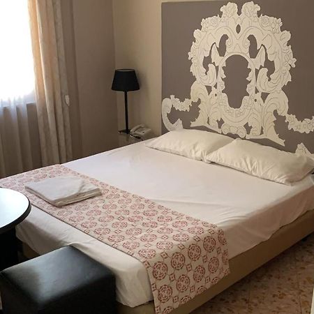 Due Cani Apartment Palermo Esterno foto