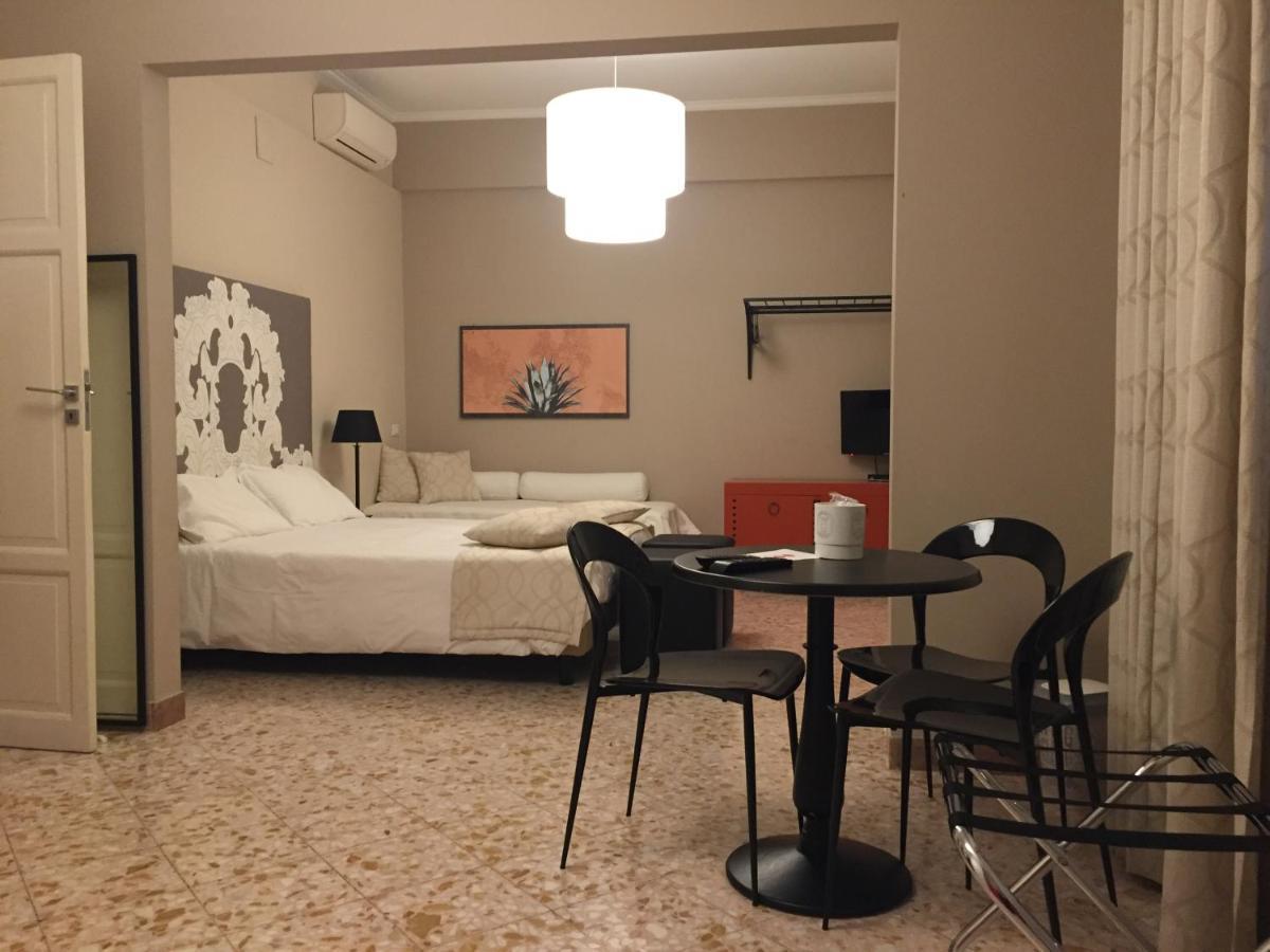Due Cani Apartment Palermo Esterno foto